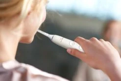 Philips Sonicare DiamondClean 9000 HX9914/55 - Elektrische Tandenborstel - Wit - 2 Stuks 15 Philips Sonicare DiamondClean 9000 HX9914/55 - Elektrische Tandenborstel - Wit - 2 Stuks -Philips 1200x800 411