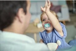 Philips Avent Ultra Air Fopspeen Roze/Groen Poes/konijn 18m+ 14 Philips Avent Ultra Air Fopspeen Roze/Groen Poes/konijn 18m+ -Philips 1200x806 3